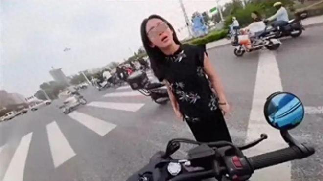 续：女司机气到流产公布完整行车记录仪电子pg游戏河北女司机与骑手冲突后(图11)