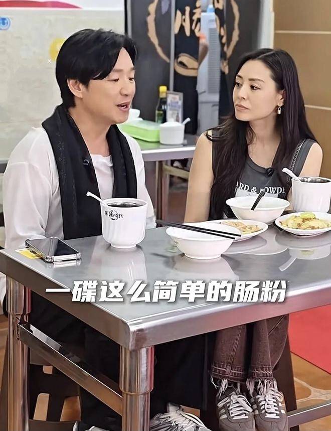 相！两夫妇被赞冻龄女方为家庭淡出圈多年pg电子模拟器试玩知名