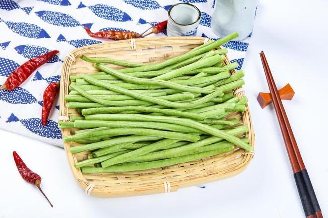 钱买上20斤晒干秋冬炒肉涮锅香掉牙pg电子试玩它是干菜之王1斤才几毛(图2)