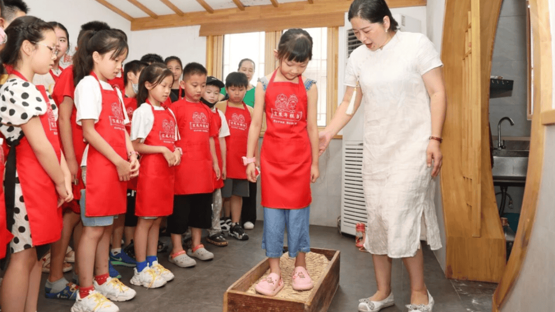 局之道：72个情绪价值营造标杆案例pg电子免费模拟器旅游餐饮场景破(图8)